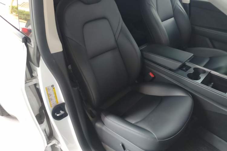 Used Tesla Model Y 2024 Long-Range All-Wheel-Drive Version Right Front Seat