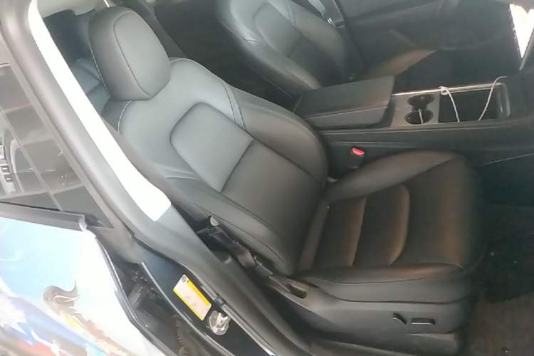 Used Tesla Model Y 2024 Rear-Wheel-Drive Version Right Front Seat