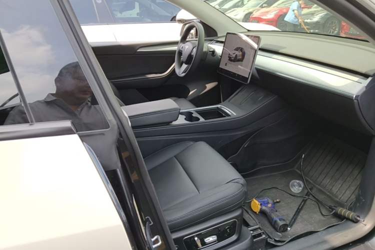 Used Tesla Model Y 2024 Rear-Wheel-Drive Version Right Front Seat