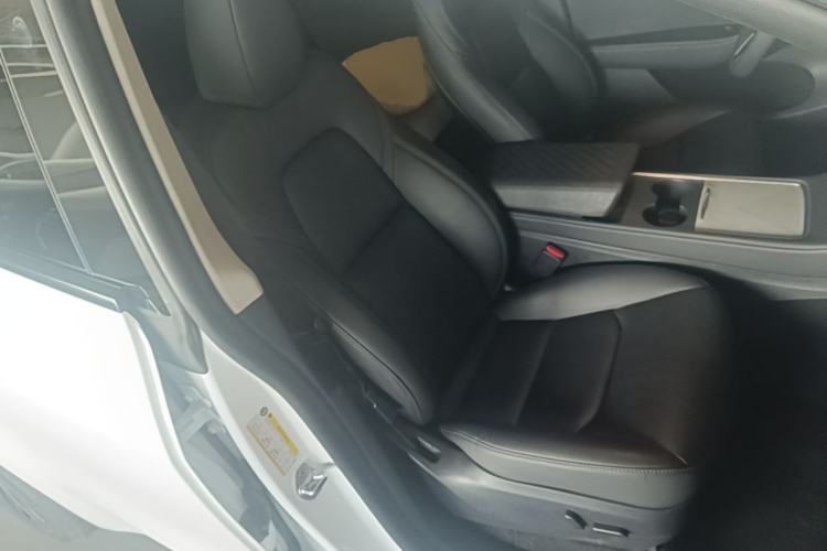 Used Tesla Model Y 2024 Rear-Wheel-Drive Version Right Front Seat