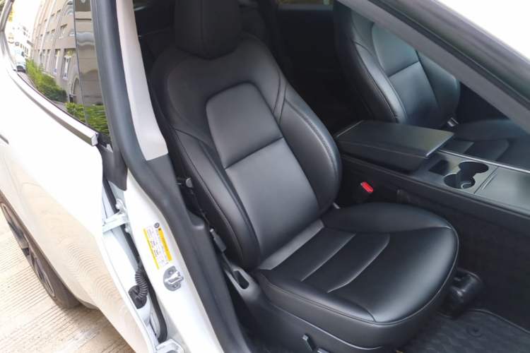 Used Tesla Model Y 2024 Rear-Wheel-Drive Version Right Front Seat