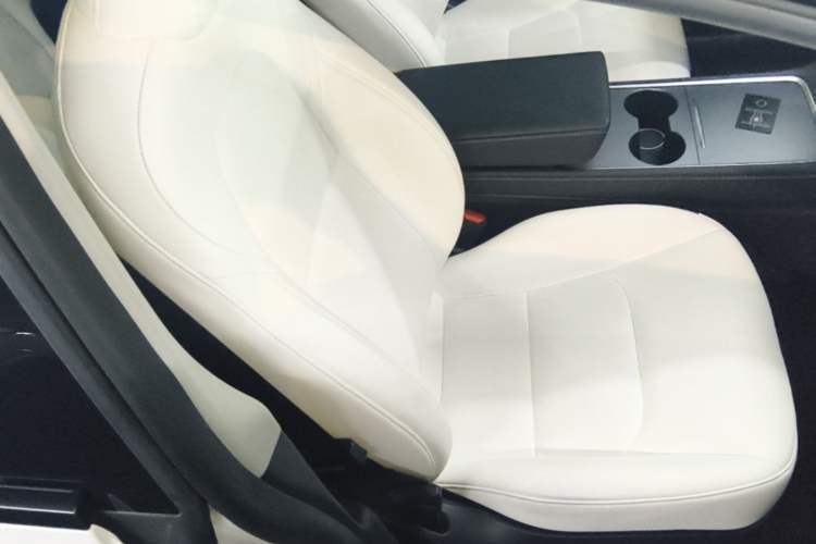 Used Tesla Model Y 2024 Rear-Wheel-Drive Version Right Front Seat