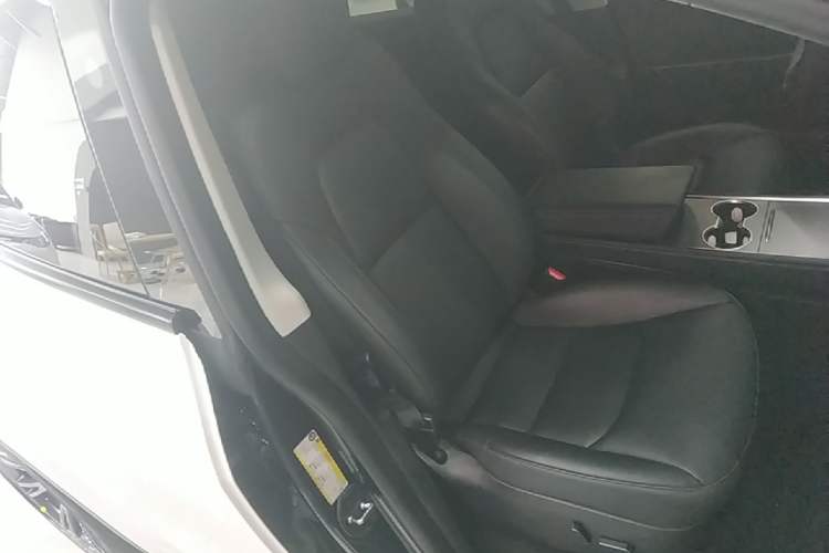Used Tesla Model Y 2024 Rear-Wheel-Drive Version Right Front Seat