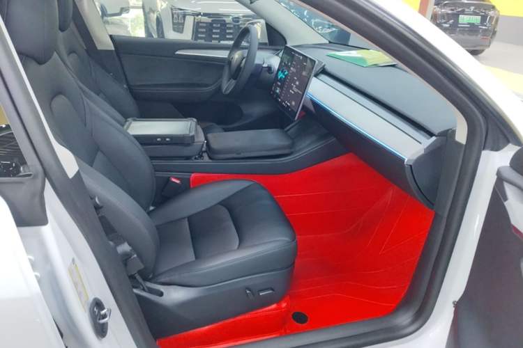 Used Tesla Model Y 2024 Rear-Wheel-Drive Version Right Front Seat