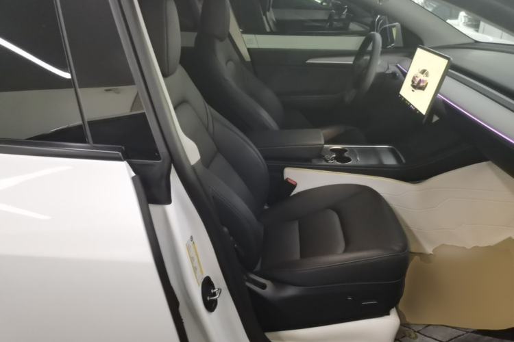 Used Tesla Model Y 2024 Rear-Wheel-Drive Version Right Front Seat