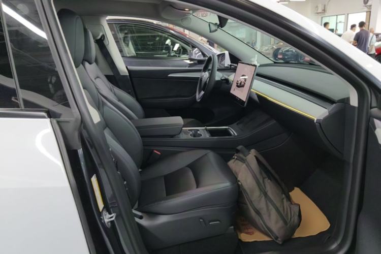 Used Tesla Model Y 2024 Rear-Wheel-Drive Version Right Front Seat