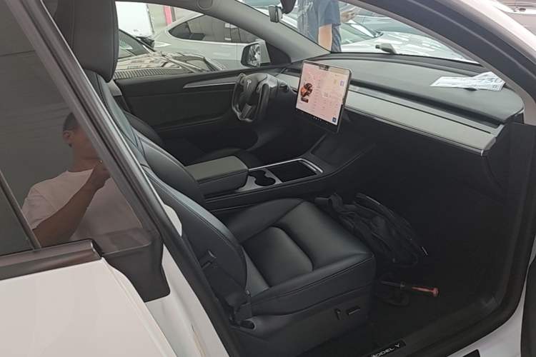 Used Tesla Model Y 2024 Rear-Wheel-Drive Version Right Front Seat