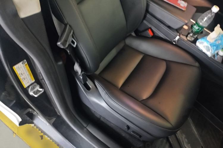Used Tesla Model Y 2024 Rear-Wheel-Drive Version Right Front Seat