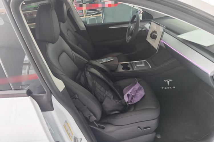 Used Tesla Model Y 2024 Long-Range All-Wheel-Drive Version Right Front Seat