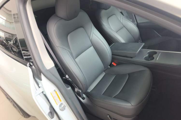 Used Tesla Model Y 2024 Rear-Wheel-Drive Version Right Front Seat