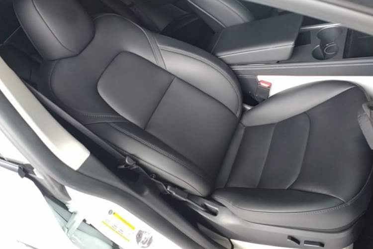 Used Tesla Model Y 2024 Rear-Wheel-Drive Version Right Front Seat