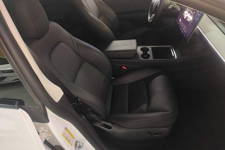 Used Tesla Model Y 2024 Rear-Wheel-Drive Version Right Front Seat