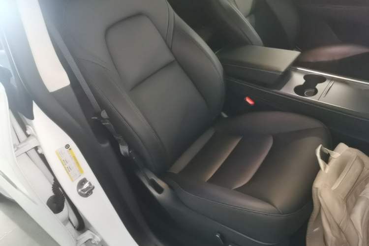 Used Tesla Model Y 2024 Rear-Wheel-Drive Version Right Front Seat