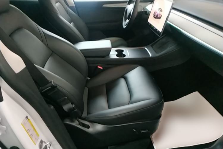 Used Tesla Model Y 2024 Long-Range All-Wheel-Drive Version Right Front Seat