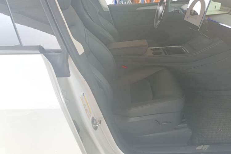 Used Tesla Model Y 2024 Rear-Wheel-Drive Version Right Front Seat