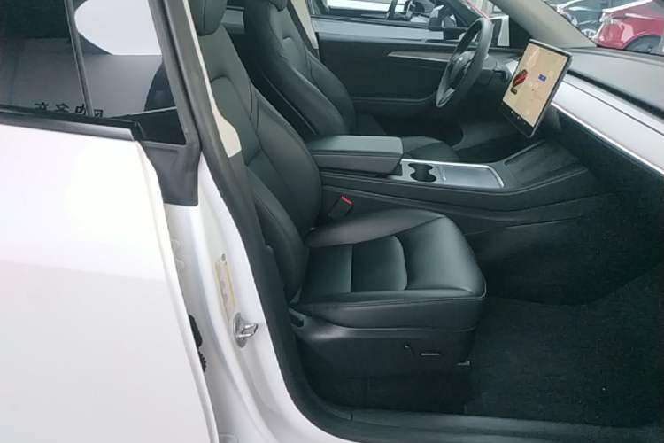 Used Tesla Model Y 2024 Rear-Wheel-Drive Version Right Front Seat