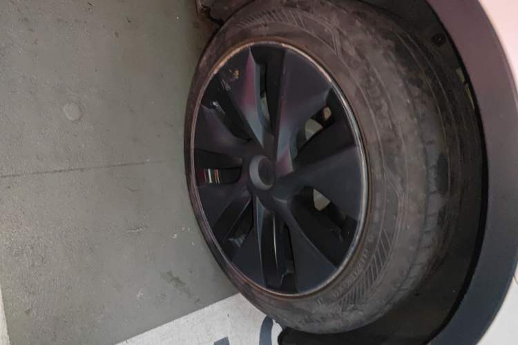 Used Tesla Model Y 2024 Rear-Wheel-Drive Version Right Front Wheel Hub