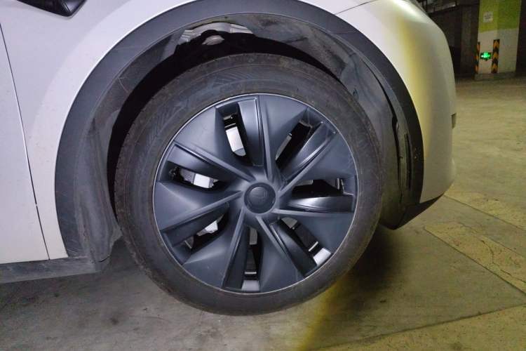 Used Tesla Model Y 2024 Rear-Wheel-Drive Version Right Front Wheel Hub