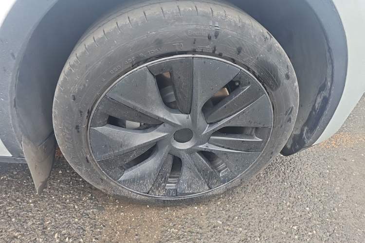 Used Tesla Model Y 2024 Rear-Wheel-Drive Version Right Front Wheel Hub