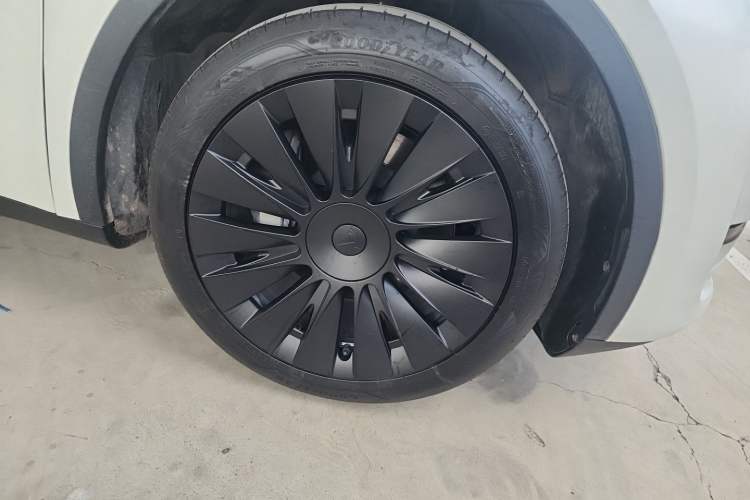Used Tesla Model Y 2024 Rear-Wheel-Drive Version Right Front Wheel Hub