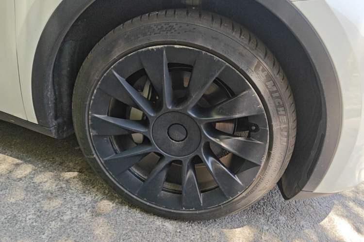 Used Tesla Model Y 2024 Rear-Wheel-Drive Version Right Front Wheel Hub
