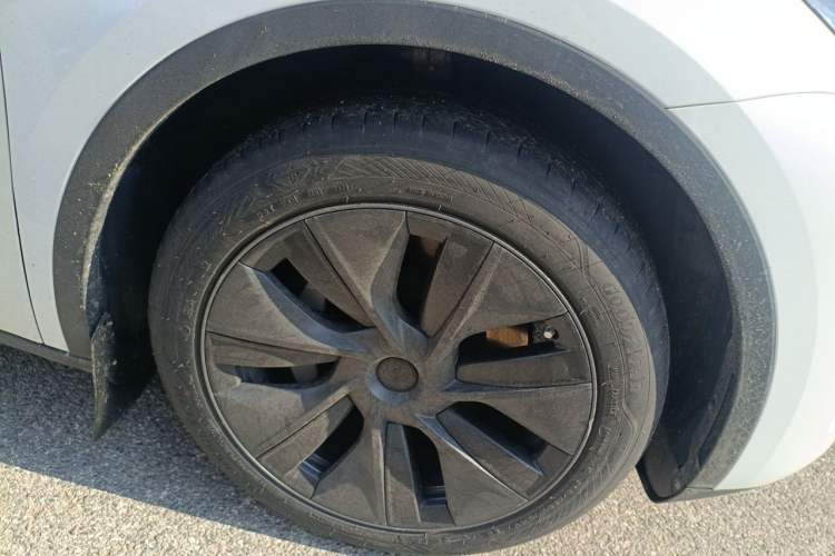 Used Tesla Model Y 2024 Rear-Wheel-Drive Version Right Front Wheel Hub