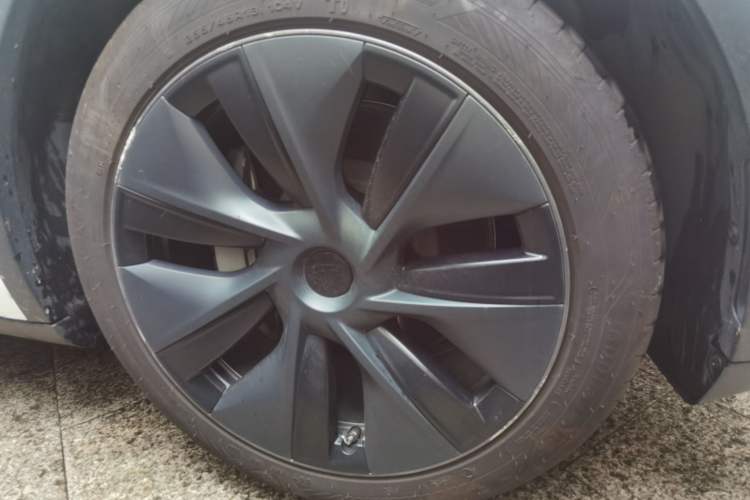 Used Tesla Model Y 2024 Rear-Wheel-Drive Version Right Front Wheel Hub