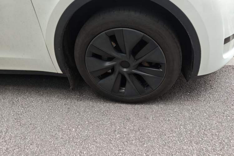Used Tesla Model Y 2024 Rear-Wheel-Drive Version Right Front Wheel Hub