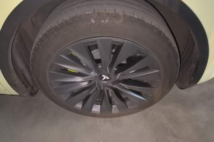 Used Tesla Model Y 2024 Rear-Wheel-Drive Version Right Front Wheel Hub