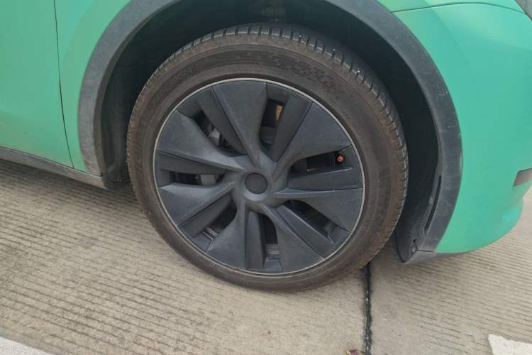 Used Tesla Model Y 2024 Rear-Wheel-Drive Version Right Front Wheel Hub