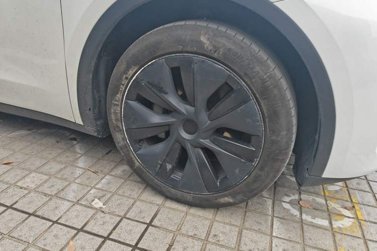 Used Tesla Model Y 2024 Rear-Wheel-Drive Version Right Front Wheel Hub