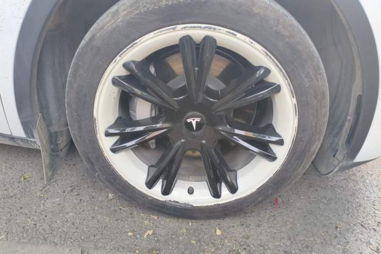 Used Tesla Model Y 2024 Rear-Wheel-Drive Version Right Front Wheel Hub