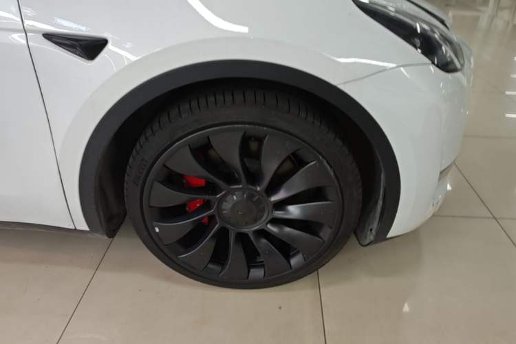 Used Tesla Model Y 2024 Performance High-Performance Edition Right Front Wheel Hub