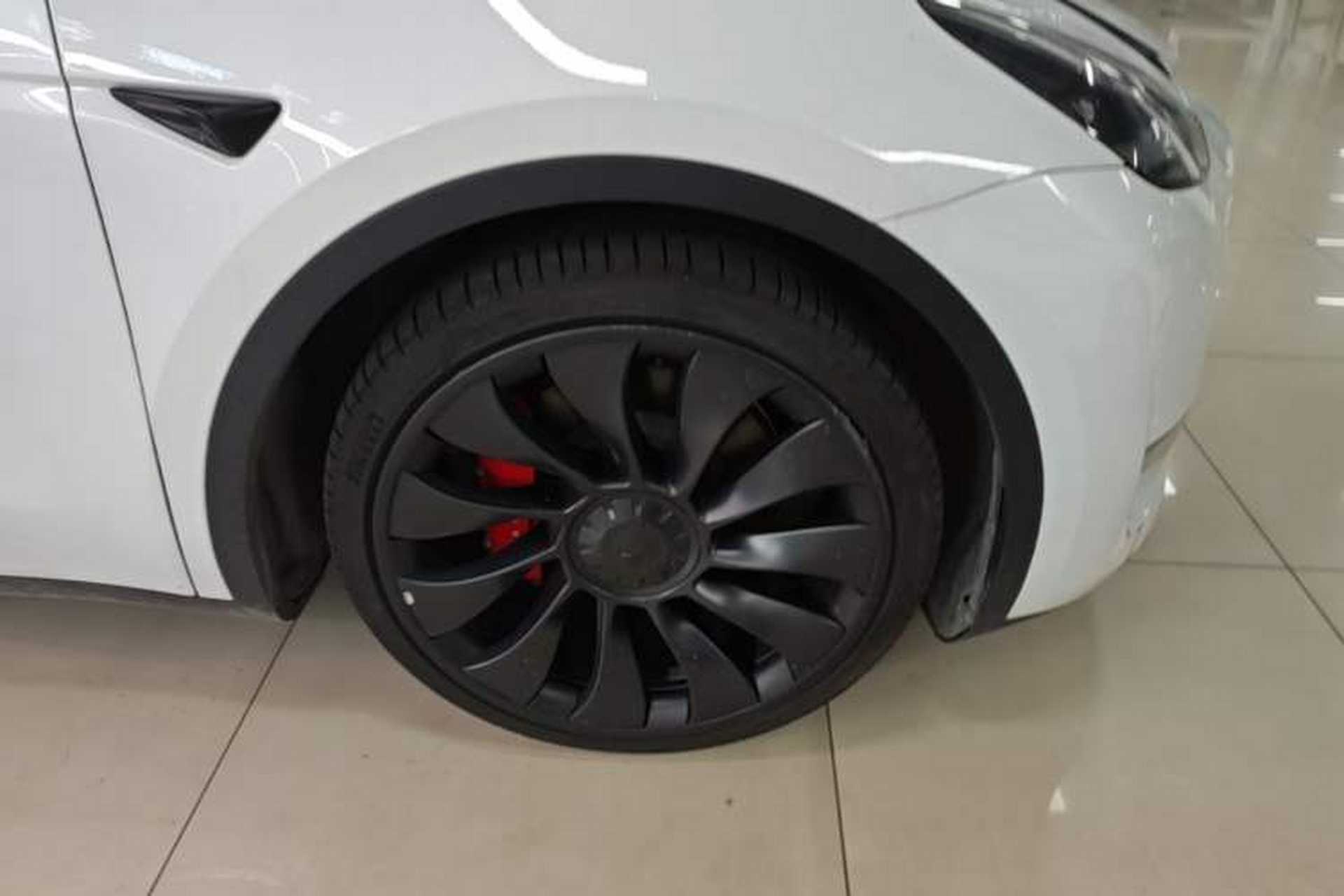 Used Tesla Model Y 2024 Performance High-Performance Edition Right Front Wheel Hub