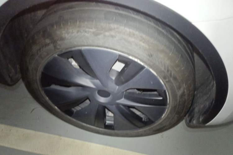 Used Tesla Model Y 2024 Rear-Wheel-Drive Version Right Front Wheel Hub