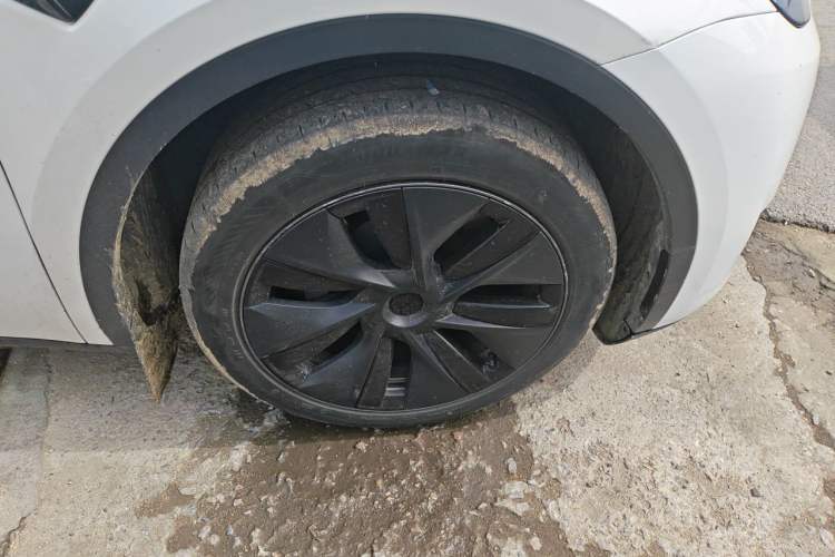Used Tesla Model Y 2024 Rear-Wheel-Drive Version Right Front Wheel Hub