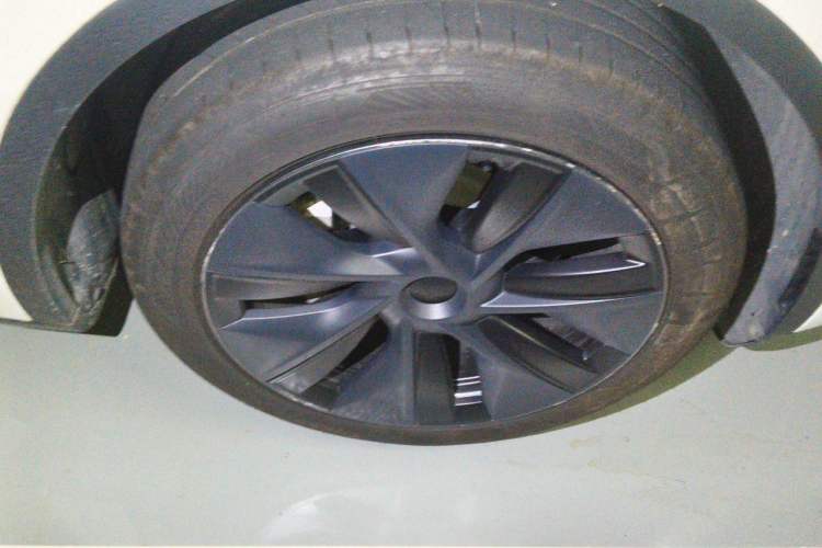 Used Tesla Model Y 2024 Rear-Wheel-Drive Version Right Front Wheel Hub