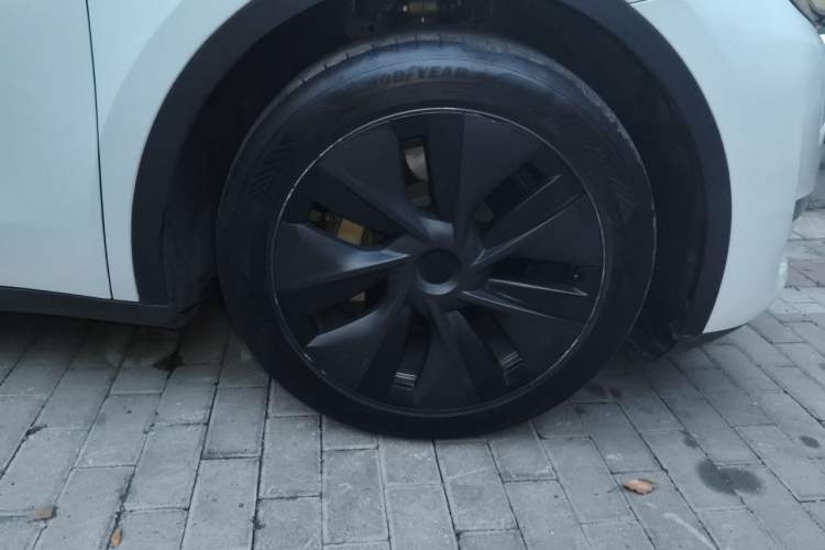 Used Tesla Model Y 2024 Rear-Wheel-Drive Version Right Front Wheel Hub