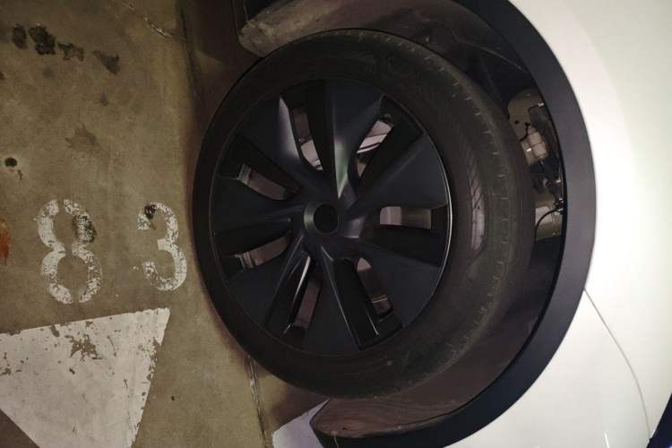 Used Tesla Model Y 2024 Rear-Wheel-Drive Version Right Front Wheel Hub