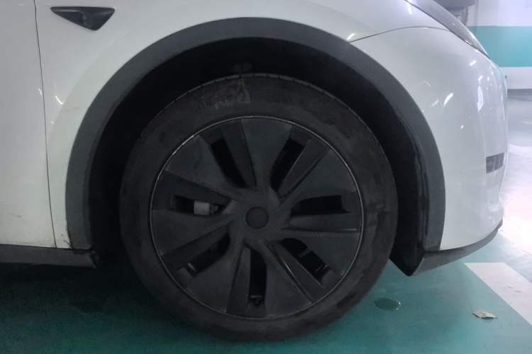 Used Tesla Model Y 2024 Rear-Wheel-Drive Version Right Front Wheel Hub