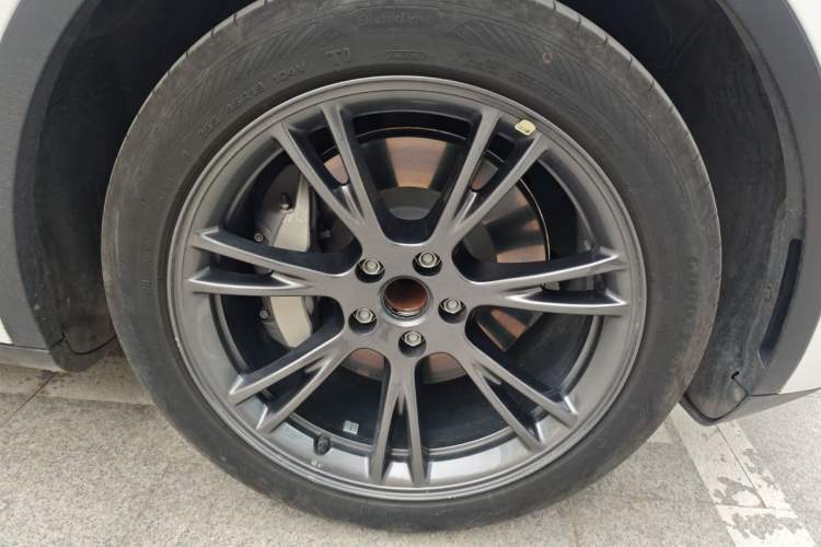 Used Tesla Model Y 2024 Rear-Wheel-Drive Version Right Front Wheel Hub