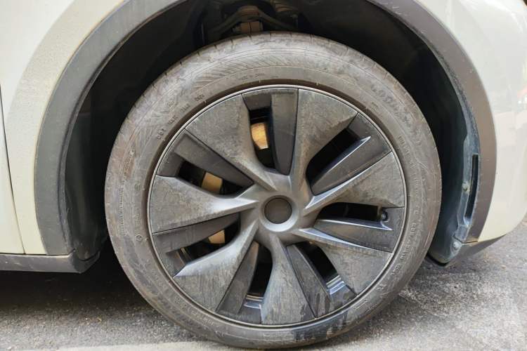 Used Tesla Model Y 2024 Rear-Wheel-Drive Version Right Front Wheel Hub