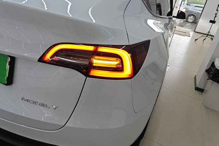 Used Tesla Model Y 2024 Long-Range All-Wheel-Drive Version Right Rear Taillight