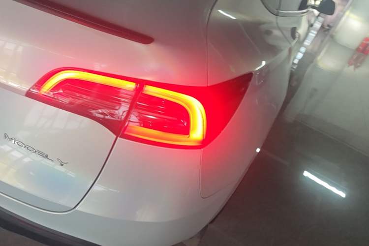 Used Tesla Model Y 2024 Rear-Wheel-Drive Version Right Rear Taillight