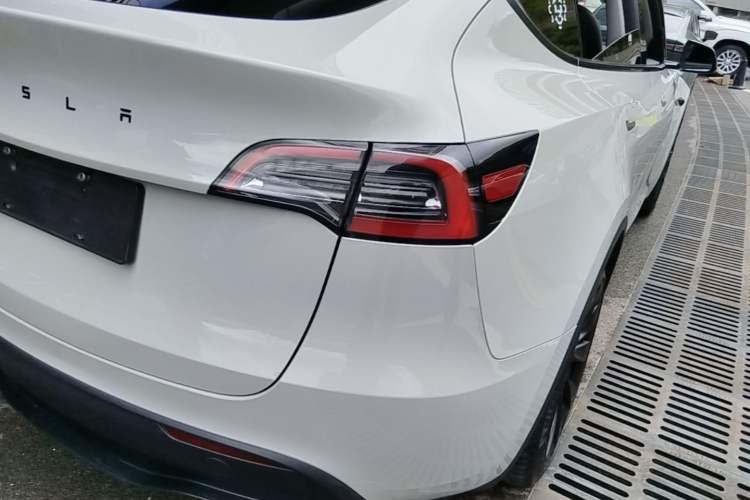 Used Tesla Model Y 2024 Rear-Wheel-Drive Version Right Rear Taillight