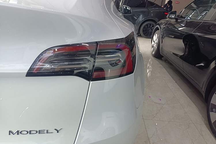 Used Tesla Model Y 2024 Rear-Wheel-Drive Version Right Rear Taillight