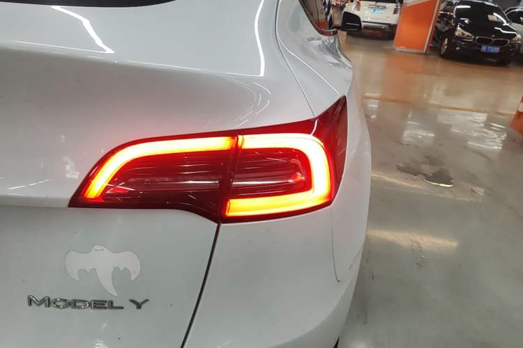 Used Tesla Model Y 2024 Rear-Wheel-Drive Version Right Rear Taillight