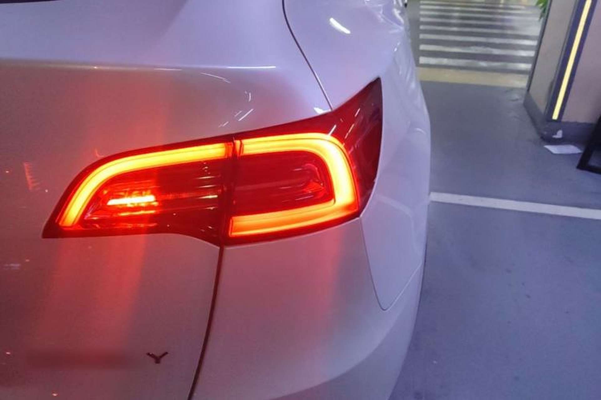 Used Tesla Model Y 2024 Long-Range All-Wheel-Drive Version Right Rear Taillight