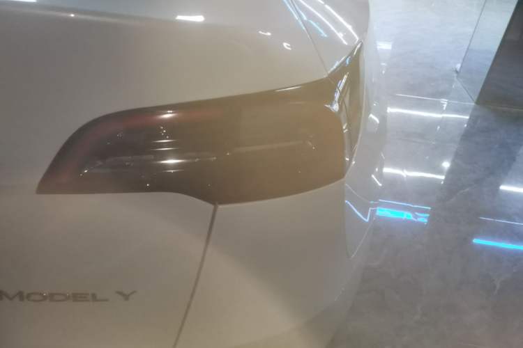 Used Tesla Model Y 2024 Rear-Wheel-Drive Version Right Rear Taillight
