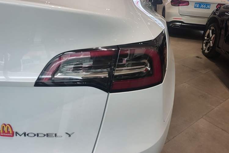 Used Tesla Model Y 2024 Rear-Wheel-Drive Version Right Rear Taillight